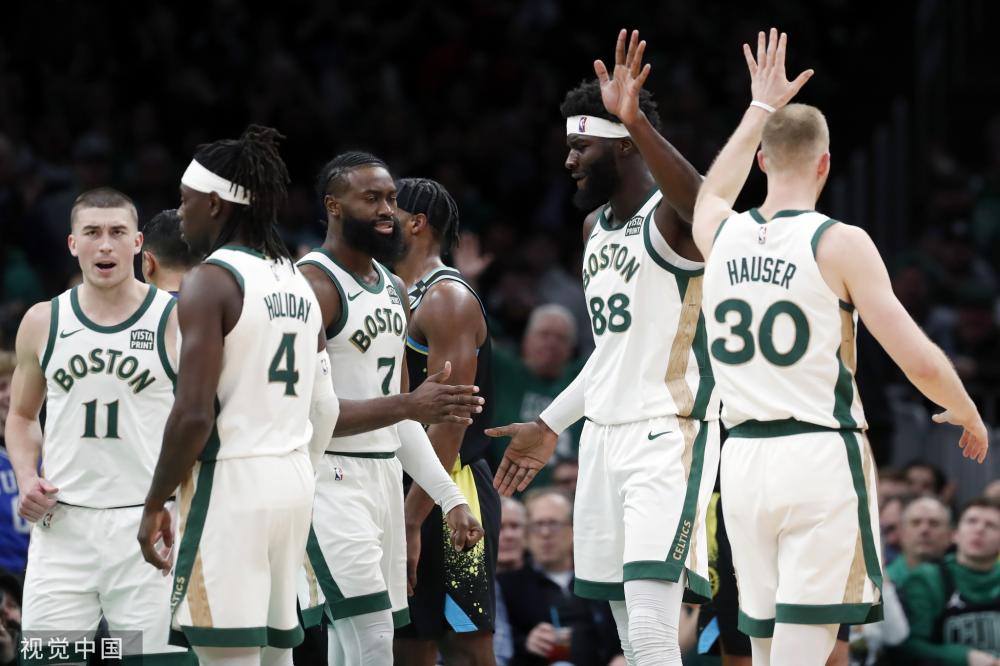 越南复仇10人泰国队 亚细安足球赛第三次封王.